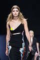 gigi hadid boobs|Gigi Hadid Has Wardrobe Malfunction on Versace Runway,。